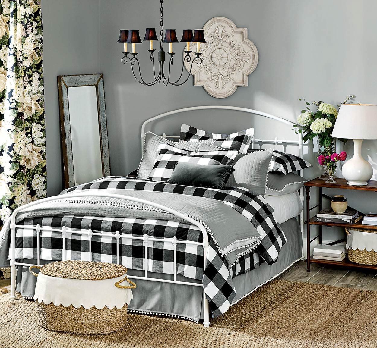 Buffalo Check: Black & White Year-Round Home Decor Ideas