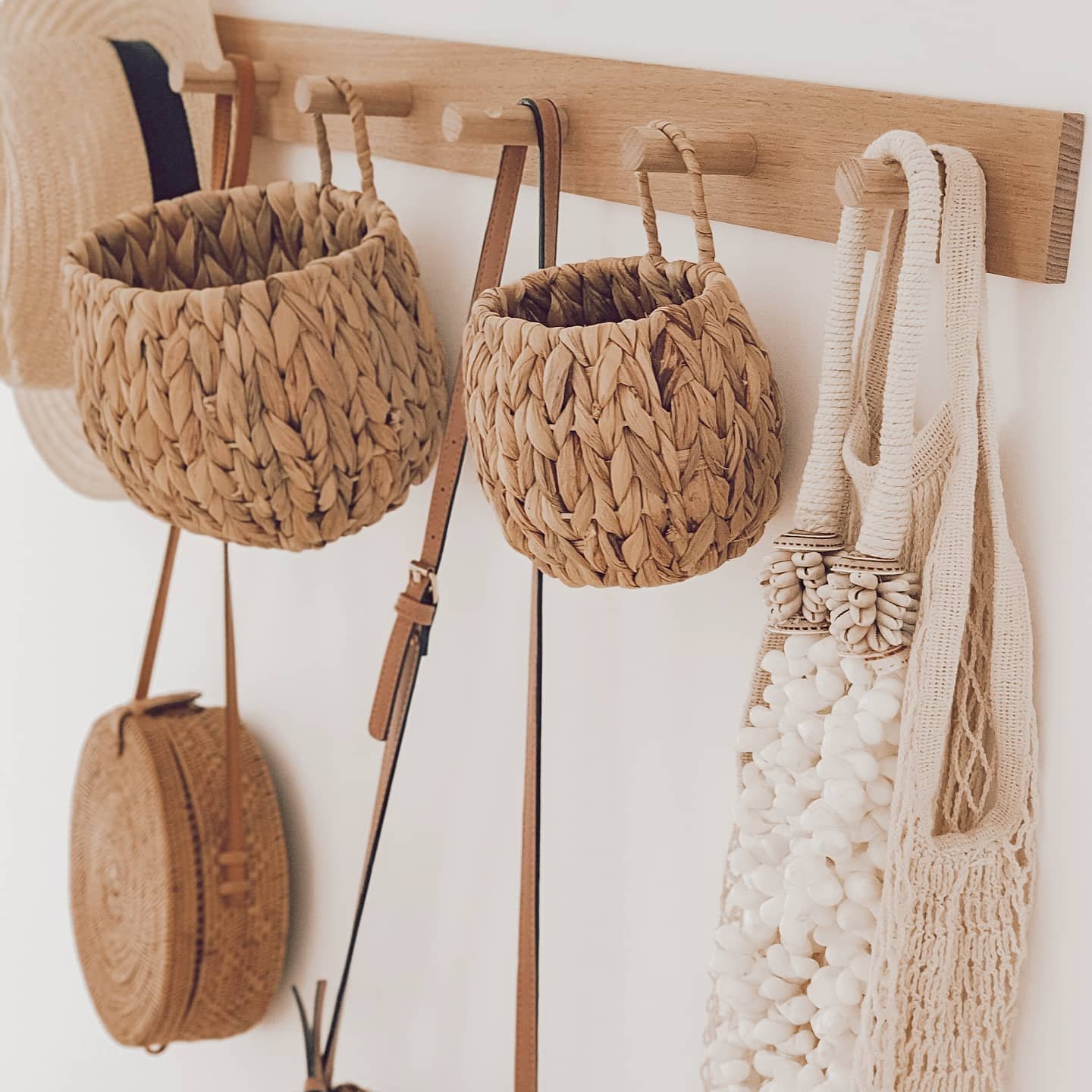 Clever storage solution: Wicker baskets hanging on a wall for a more efficient home.