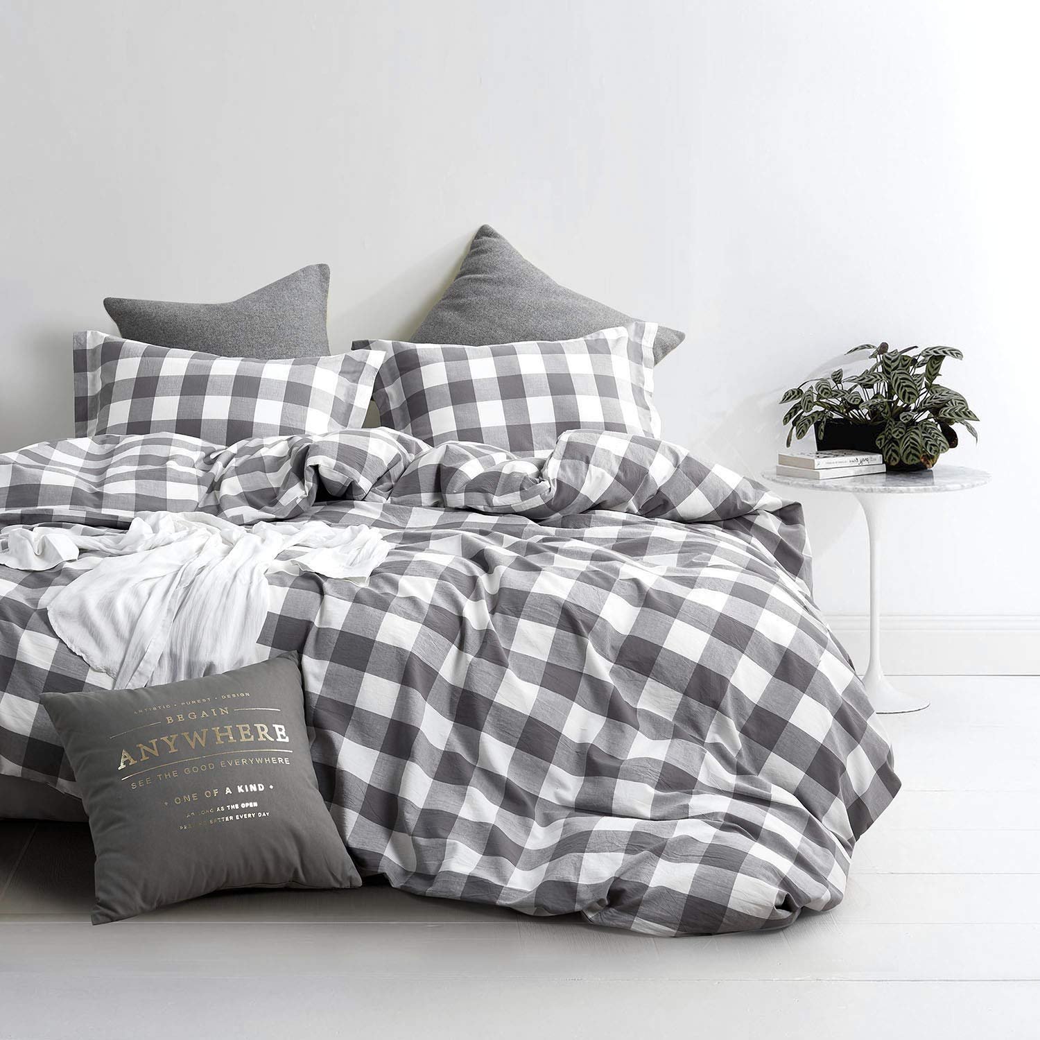 Buffalo Check: Black & White Year-Round Home Decor Ideas