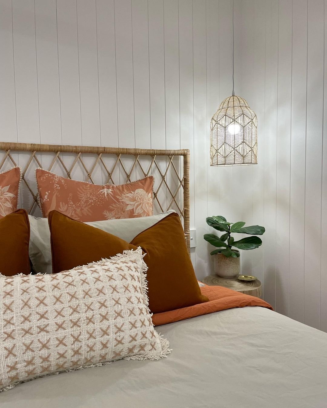Earthy and Eclectic: Creating a Cozy and Inviting Bohemian Bedroom